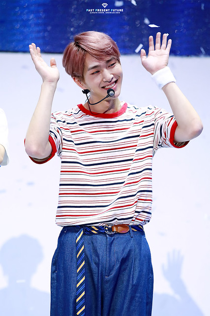 150528 Onew @ Samsung Play the Challenge 18424908878_80ea2580c4_z